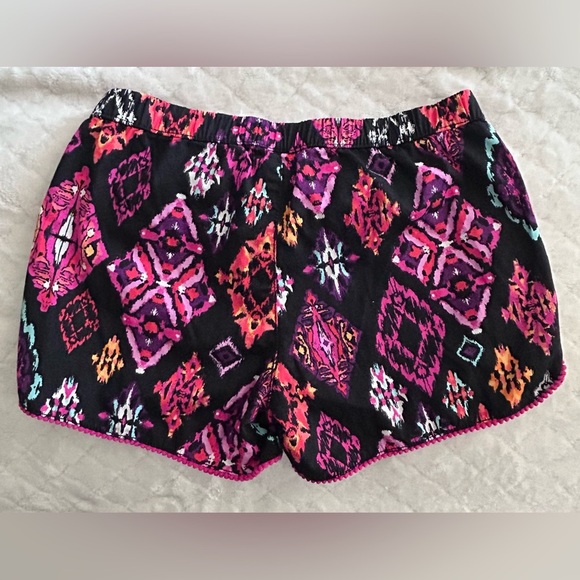 Gymboree Girl’s Black and Pink 3” Elastic Waist Ikat Shorts Size 7 - Picture 3 of 5